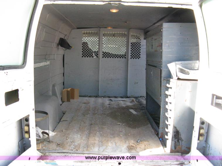 image for item 8057 2001 Dodge 2500 Ram van