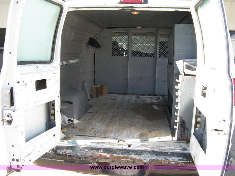 image for item 8057 2001 Dodge 2500 Ram van