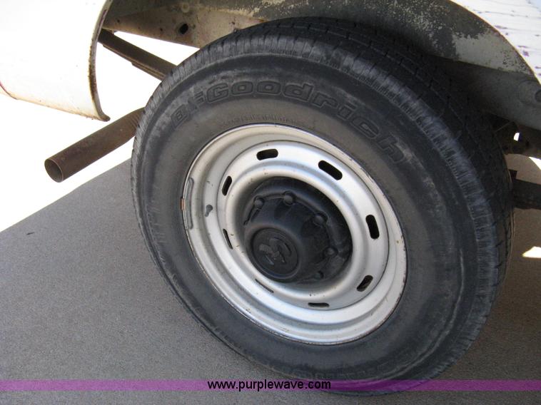 image for item 8057 2001 Dodge 2500 Ram van