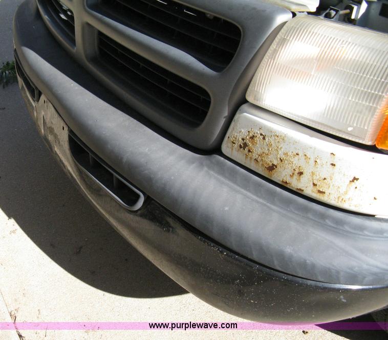 image for item 8057 2001 Dodge 2500 Ram van