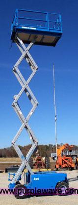 image for item 1000 Genie GS-2668RT scissor lift