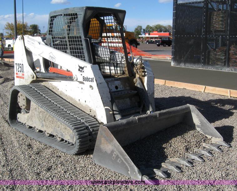 image for item 3099 Bobcat T250 skid steer