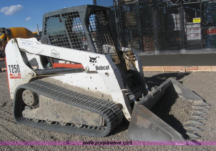 image for item 3099 Bobcat T250 skid steer