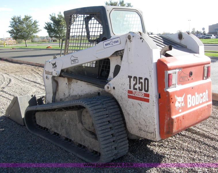 image for item 3099 Bobcat T250 skid steer