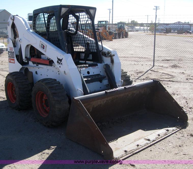 image for item 3101 2006 Bobcat S300 skid steer