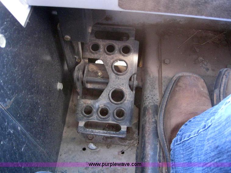 image for item 3101 2006 Bobcat S300 skid steer