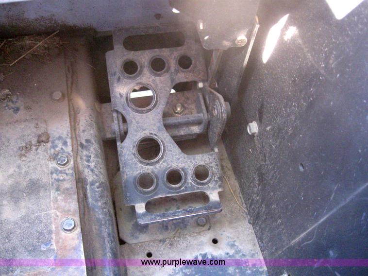 image for item 3101 2006 Bobcat S300 skid steer