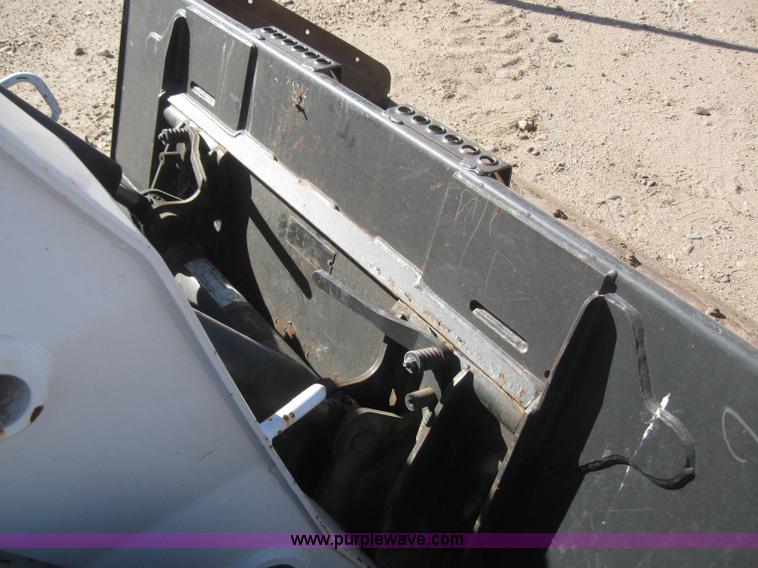 image for item 3101 2006 Bobcat S300 skid steer