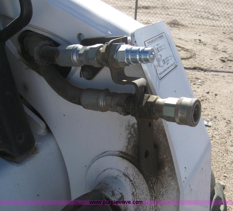 image for item 3101 2006 Bobcat S300 skid steer