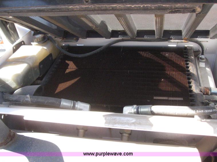 image for item 3101 2006 Bobcat S300 skid steer