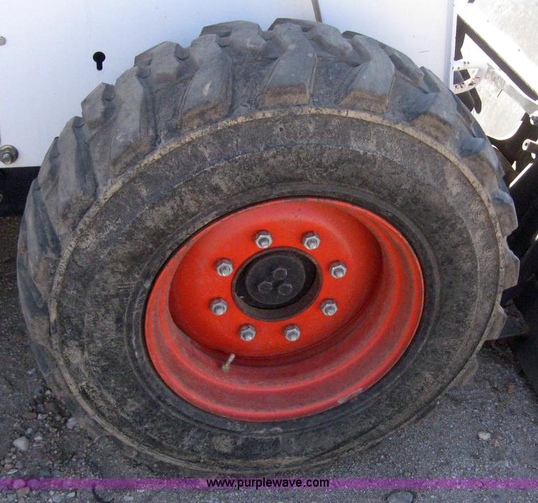 image for item 3101 2006 Bobcat S300 skid steer