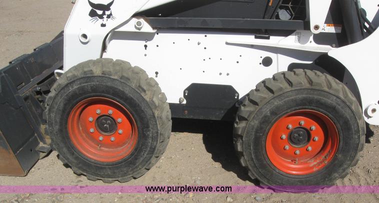image for item 3101 2006 Bobcat S300 skid steer