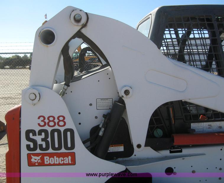 image for item 3101 2006 Bobcat S300 skid steer