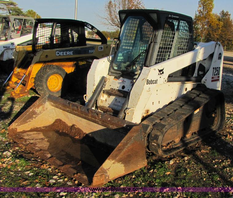 image for item 3537 2003 Bobcat T250 skid steer