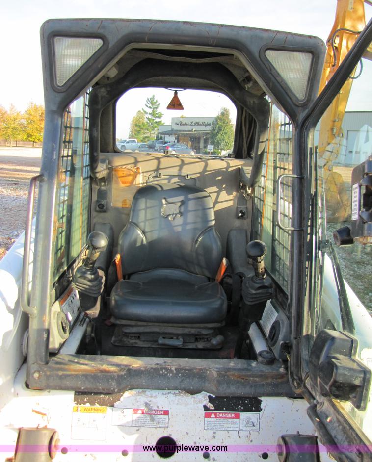 image for item 3537 2003 Bobcat T250 skid steer