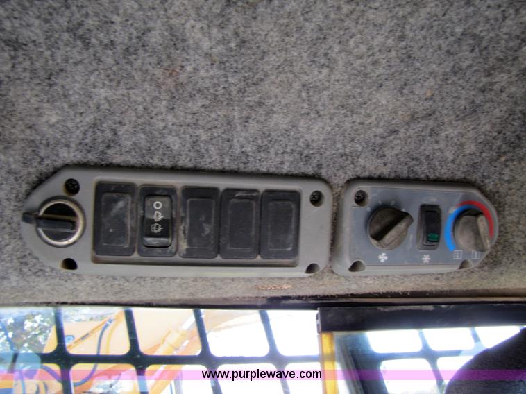 image for item 3537 2003 Bobcat T250 skid steer