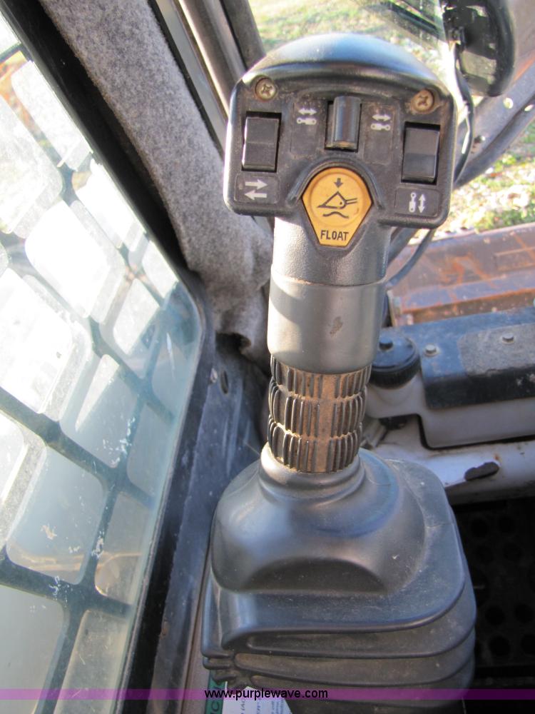 image for item 3537 2003 Bobcat T250 skid steer