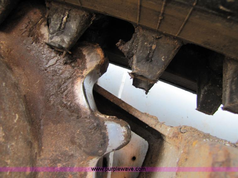 image for item 3537 2003 Bobcat T250 skid steer