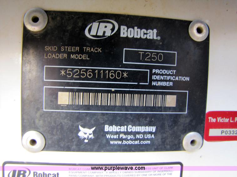 image for item 3537 2003 Bobcat T250 skid steer
