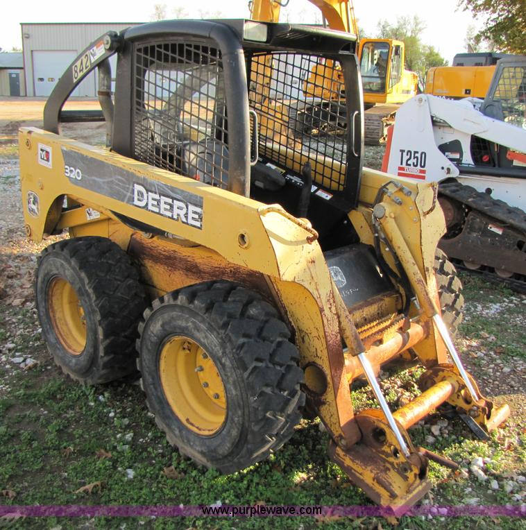 image for item 3538 2005 John Deere 320 skid steer