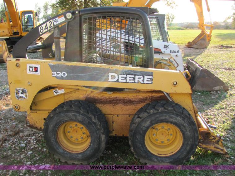 image for item 3538 2005 John Deere 320 skid steer