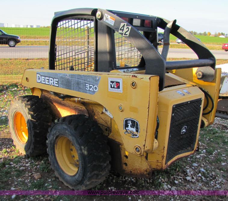 image for item 3538 2005 John Deere 320 skid steer