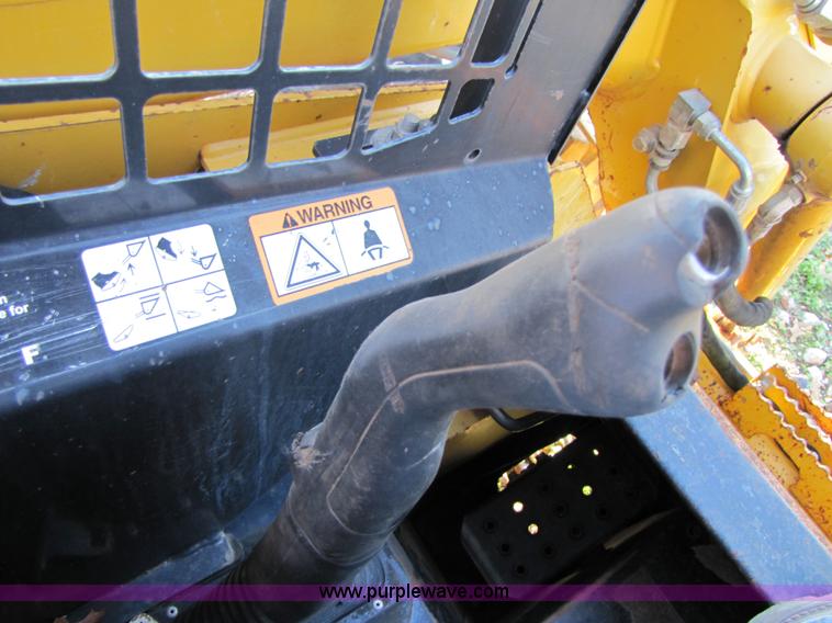 image for item 3538 2005 John Deere 320 skid steer
