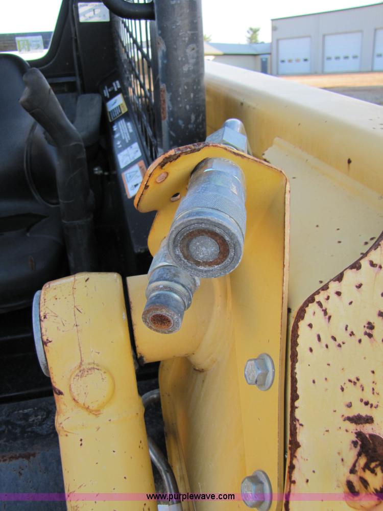 image for item 3538 2005 John Deere 320 skid steer