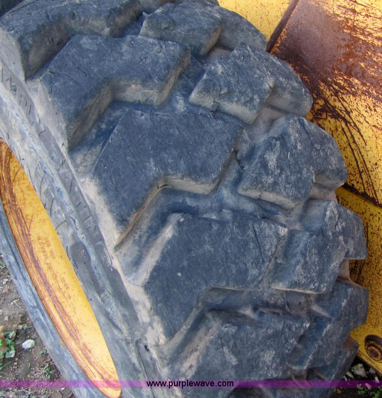 image for item 3538 2005 John Deere 320 skid steer