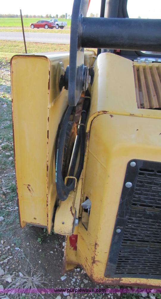 image for item 3538 2005 John Deere 320 skid steer