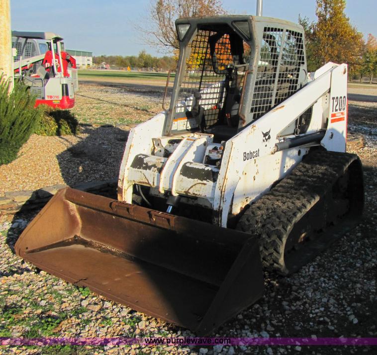 image for item 3540 2003 Bobcat T200 skid steer