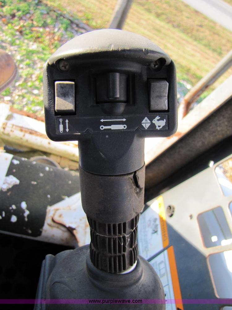 image for item 3540 2003 Bobcat T200 skid steer