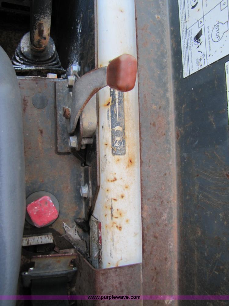 image for item 3540 2003 Bobcat T200 skid steer