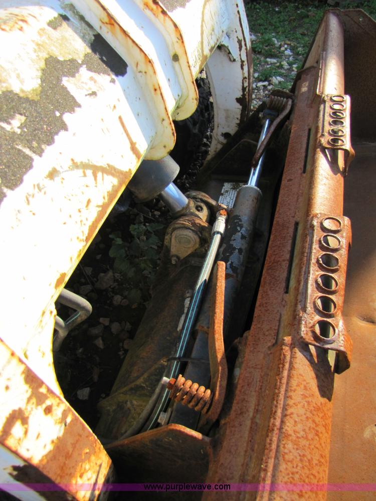image for item 3540 2003 Bobcat T200 skid steer