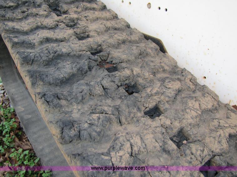 image for item 3540 2003 Bobcat T200 skid steer