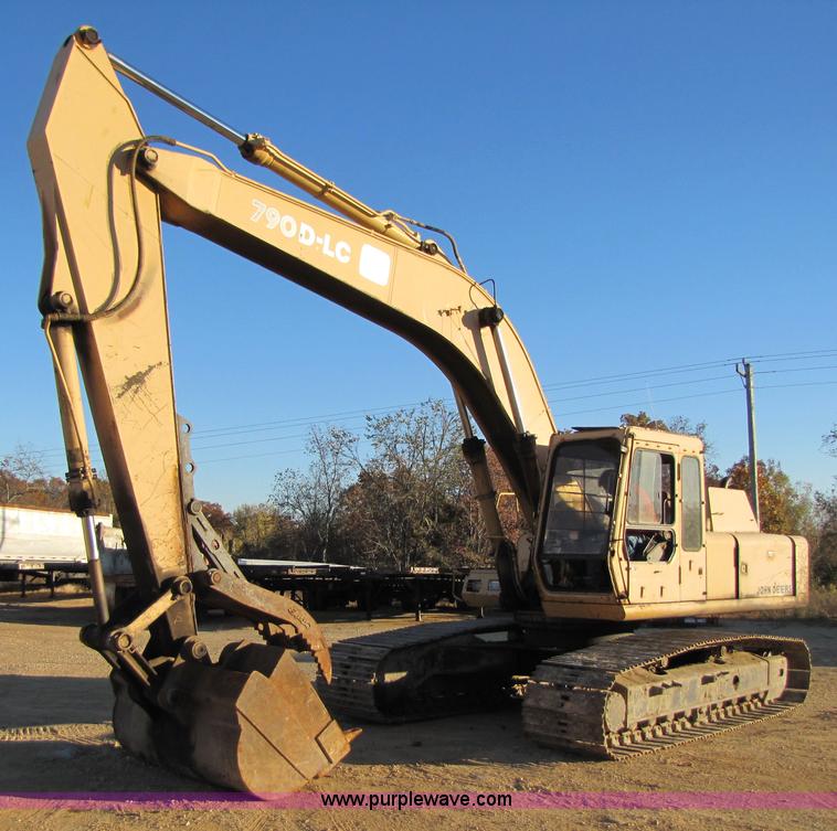 image for item 3556 1988 John Deere 790 D-LC excavator