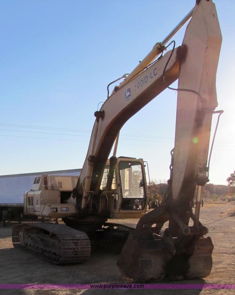 image for item 3556 1988 John Deere 790 D-LC excavator