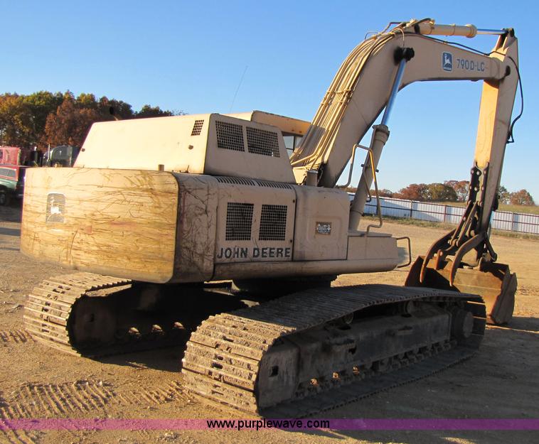 image for item 3556 1988 John Deere 790 D-LC excavator