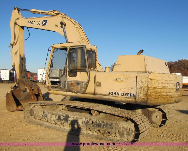 image for item 3556 1988 John Deere 790 D-LC excavator