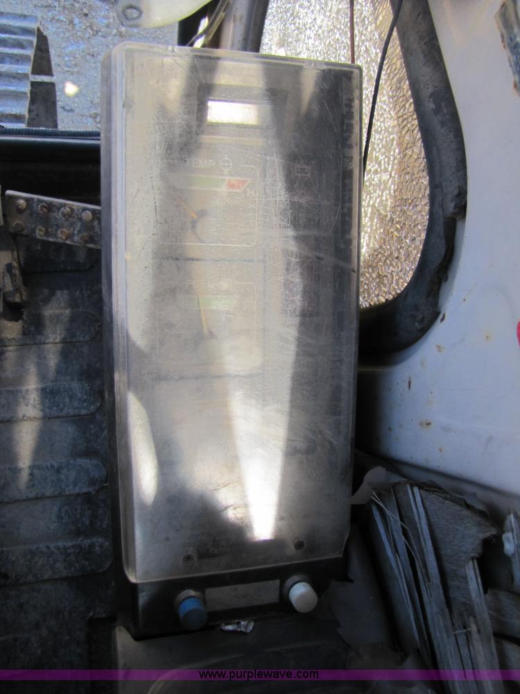 image for item 3556 1988 John Deere 790 D-LC excavator