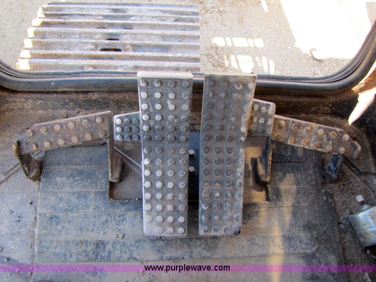 image for item 3556 1988 John Deere 790 D-LC excavator