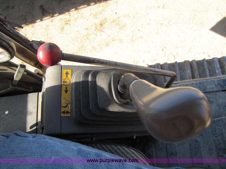 image for item 3556 1988 John Deere 790 D-LC excavator