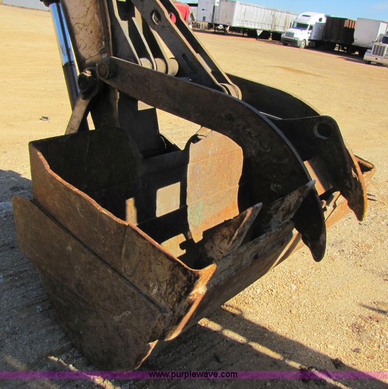 image for item 3556 1988 John Deere 790 D-LC excavator