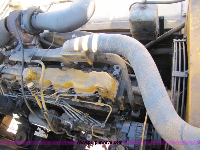 image for item 3556 1988 John Deere 790 D-LC excavator