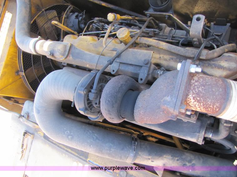 image for item 3556 1988 John Deere 790 D-LC excavator