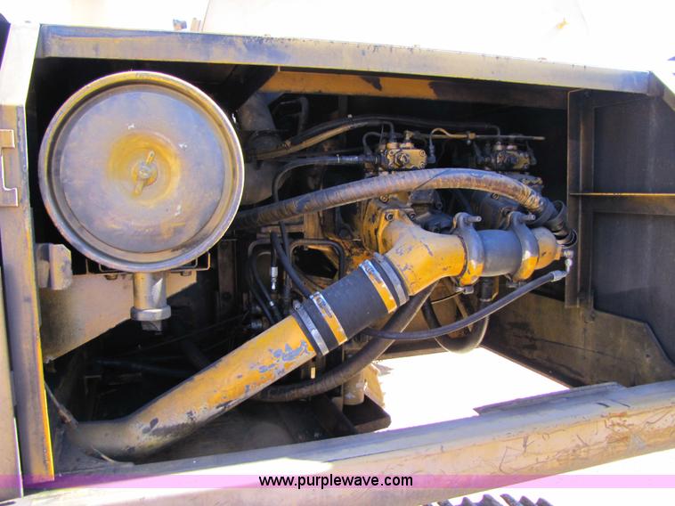 image for item 3556 1988 John Deere 790 D-LC excavator