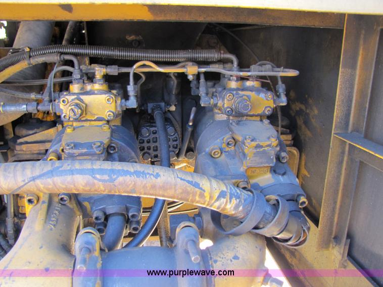 image for item 3556 1988 John Deere 790 D-LC excavator