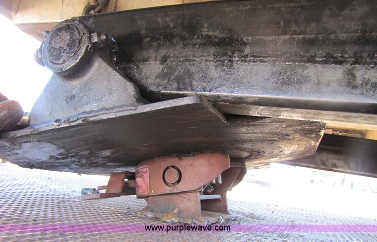 image for item 3593 1997 Travis 39' aluminum end dump trailer