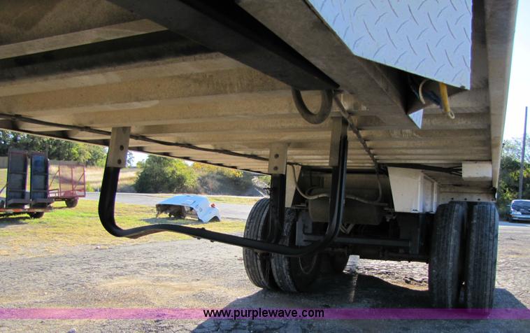 image for item 3593 1997 Travis 39' aluminum end dump trailer