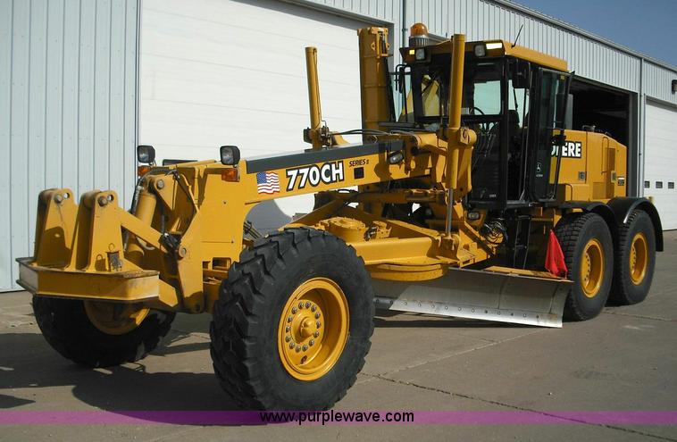 image for item 3643 2003 John Deere 770CH Series II motor grader